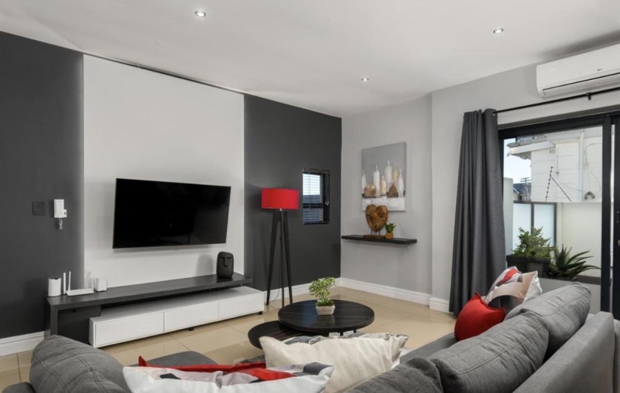 2 Bedroom Property for Sale in Sea Point Western Cape